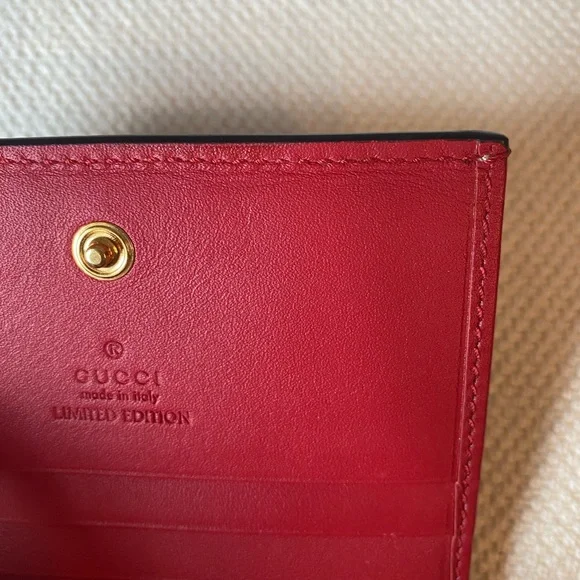 GUCCI GG Supreme
Canvas Mystic Cat
Compact Wallet - Picture 8 of 13